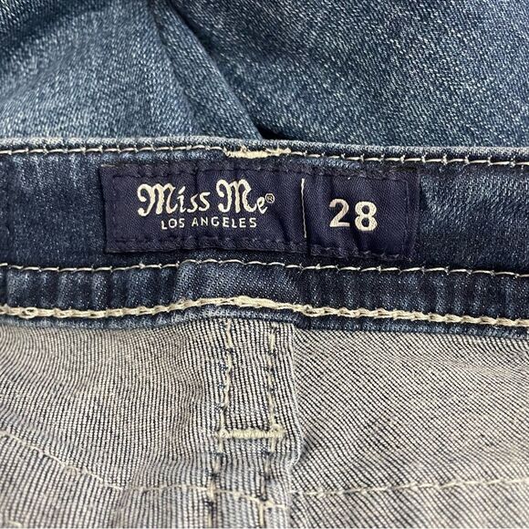 Miss Me Mid Rise Capri Straight Leg Jeans Medium Wash Peace Sign Crops Size 28 - Picture 10 of 13